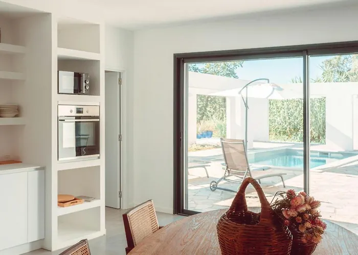 Elegant Designer By The Sea In Corsica 度假居